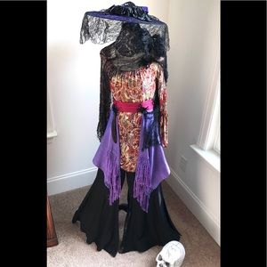 6pc Witchy woman in streetwear